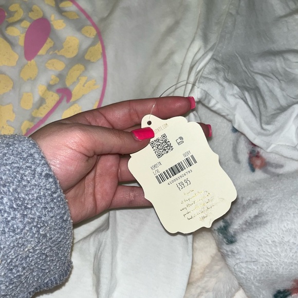 The cutest altard state tee you need in your closet. Oversized size L/Xl - Picture 4 of 4